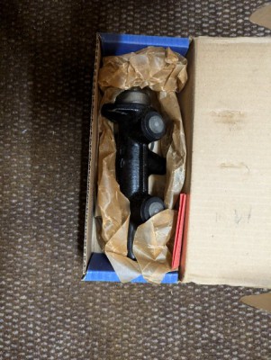 BMW Hauptbremszylinder.jpg (139.41 KiB) 2503 mal betrachtet BMW Hauptbremszylinder.jpg