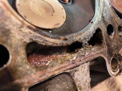 IMG_6156.JPG (133.21 KiB) 146 mal betrachtet "abgefressenes" Alu