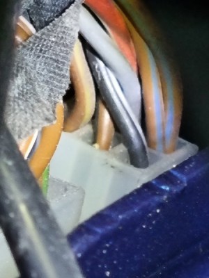 Bild 1.1.jpg (47.16 KiB) 3635 mal betrachtet 1.1 Steckverbindung zur Instrumentenkombination 6 Polig oben