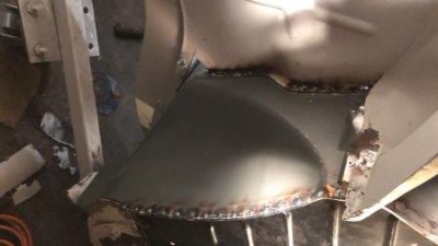 IZPL5944.JPG (25 KiB) 7163 mal betrachtet Radhaus und A-Säulen Innenblech ersetzt