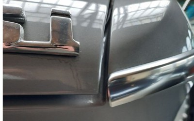E9 Berlin Zierleiste hinten.JPG (45 KiB) 260859 mal betrachtet Quelle: TomHom