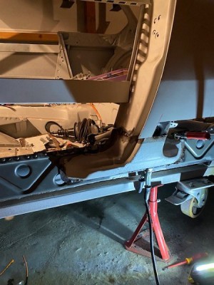 thumbnail_IMG_5365.jpg (62.09 KiB) 5499 mal betrachtet Eingeschweißtes B-Säulen unterteil