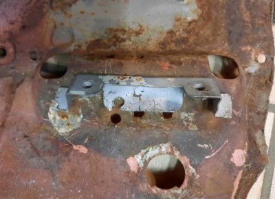 Halteblech Tür.JPG (63.31 KiB) 461738 mal betrachtet Halteblech